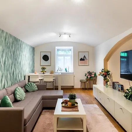 Apartmán Ioa Charming Stylish Castle, Metro Praha