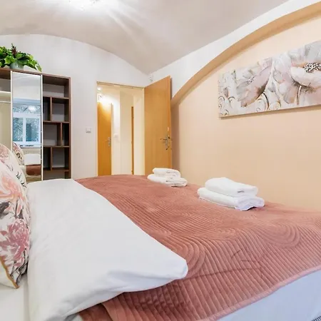 Apartmán Ioa Charming Stylish Castle, Metro Praha